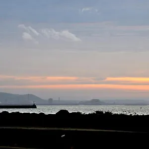 Leonardos Guest house Swansea